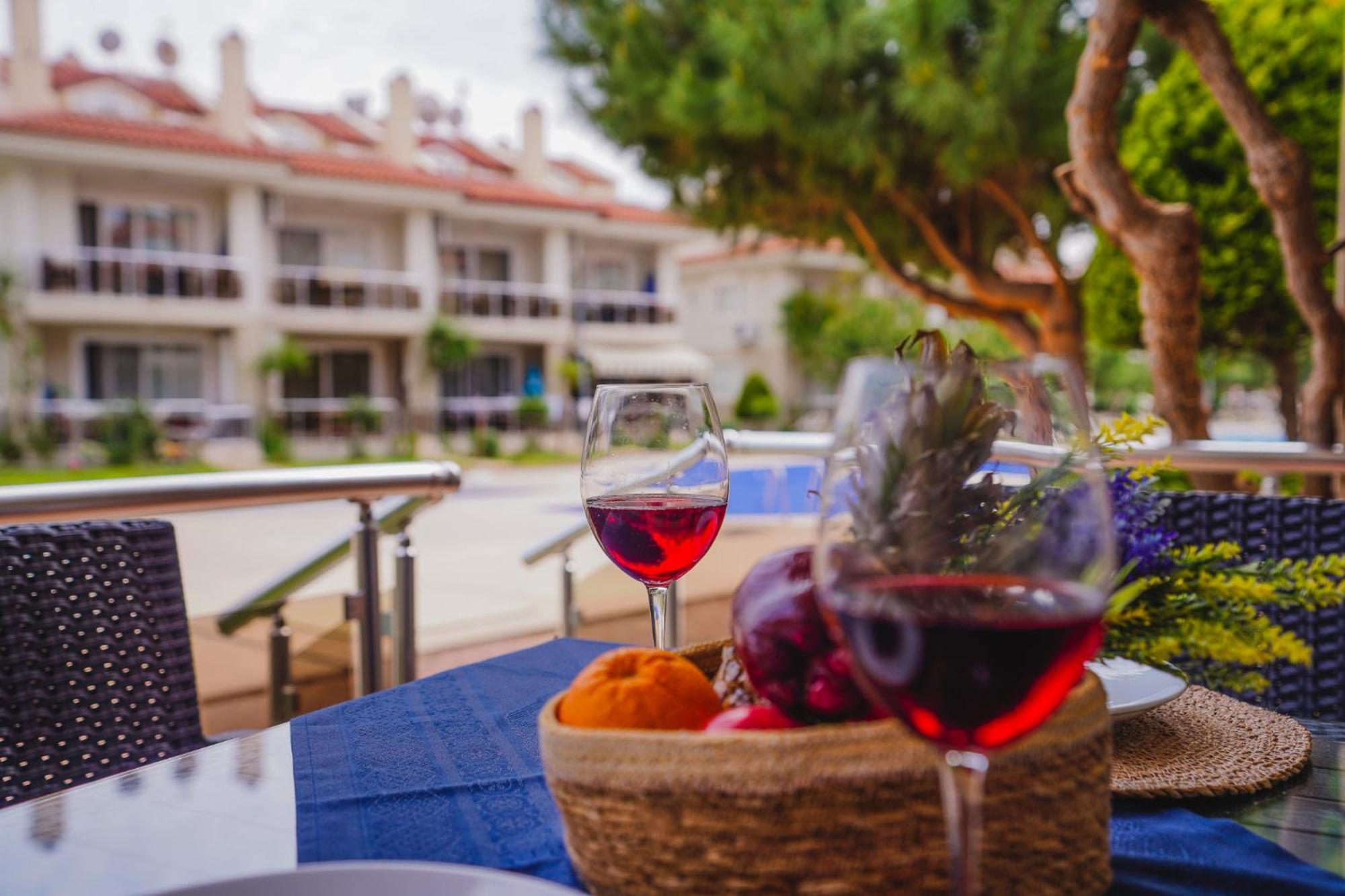 Sunset Beach Resort Aqua Lettings Fethiye Extérieur photo