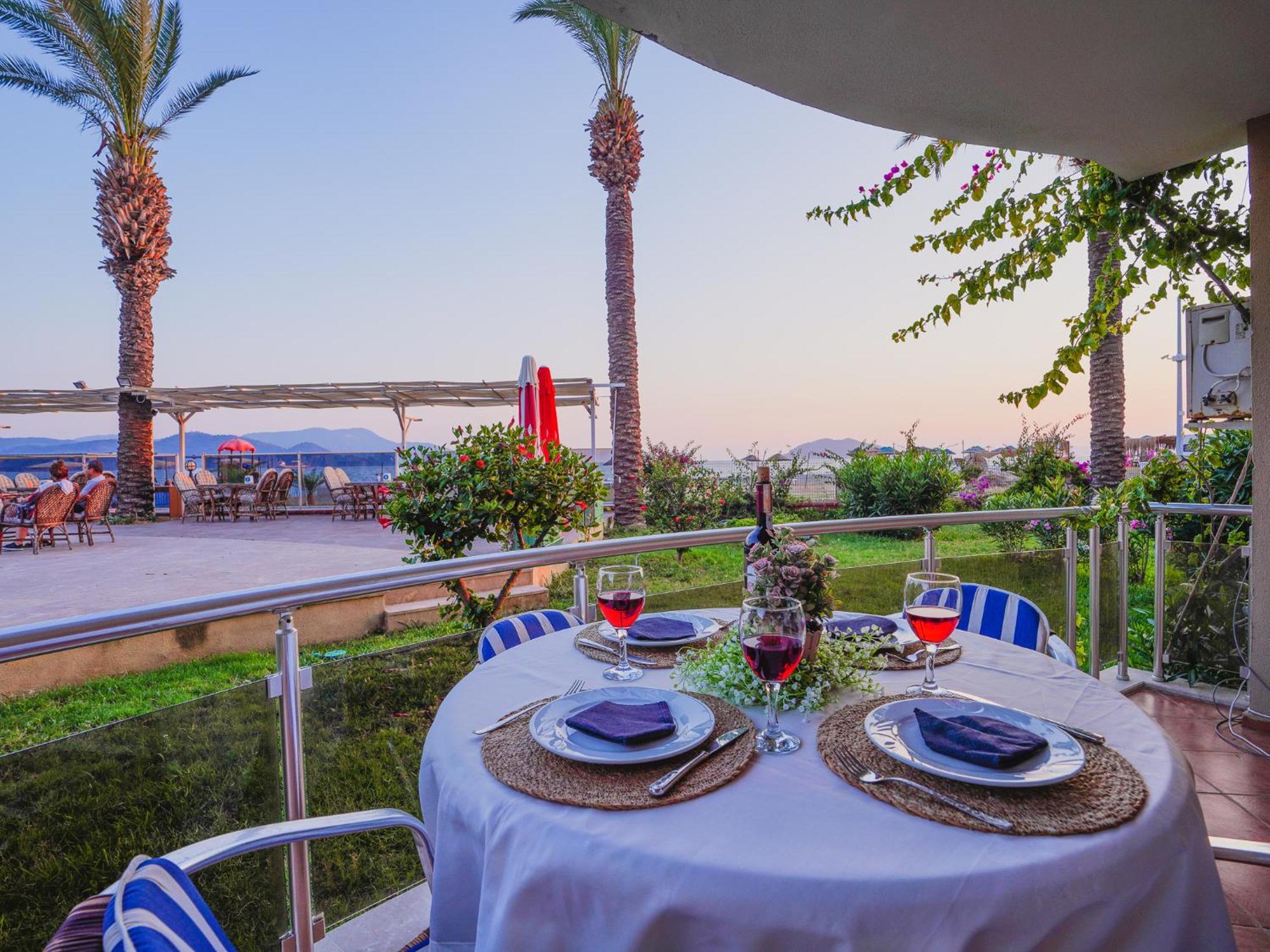 Sunset Beach Resort Aqua Lettings Fethiye Extérieur photo